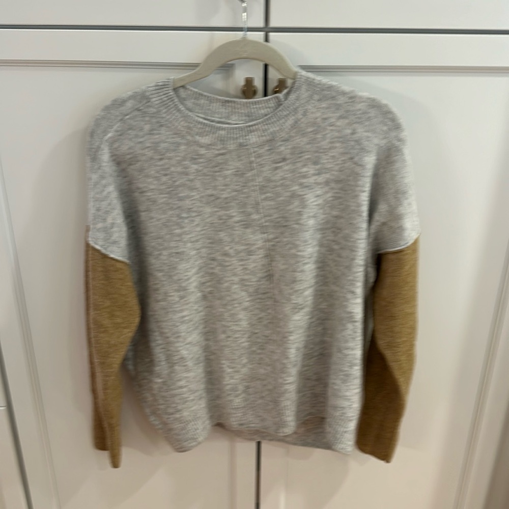 Vince Camuto Color Block Sweater size M